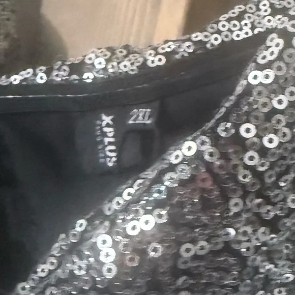 Elegant Black Maxi Dress with Silver Accents - Picture 2 of 7